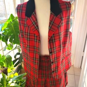 100% Wool vintage two piecesz 14 short set